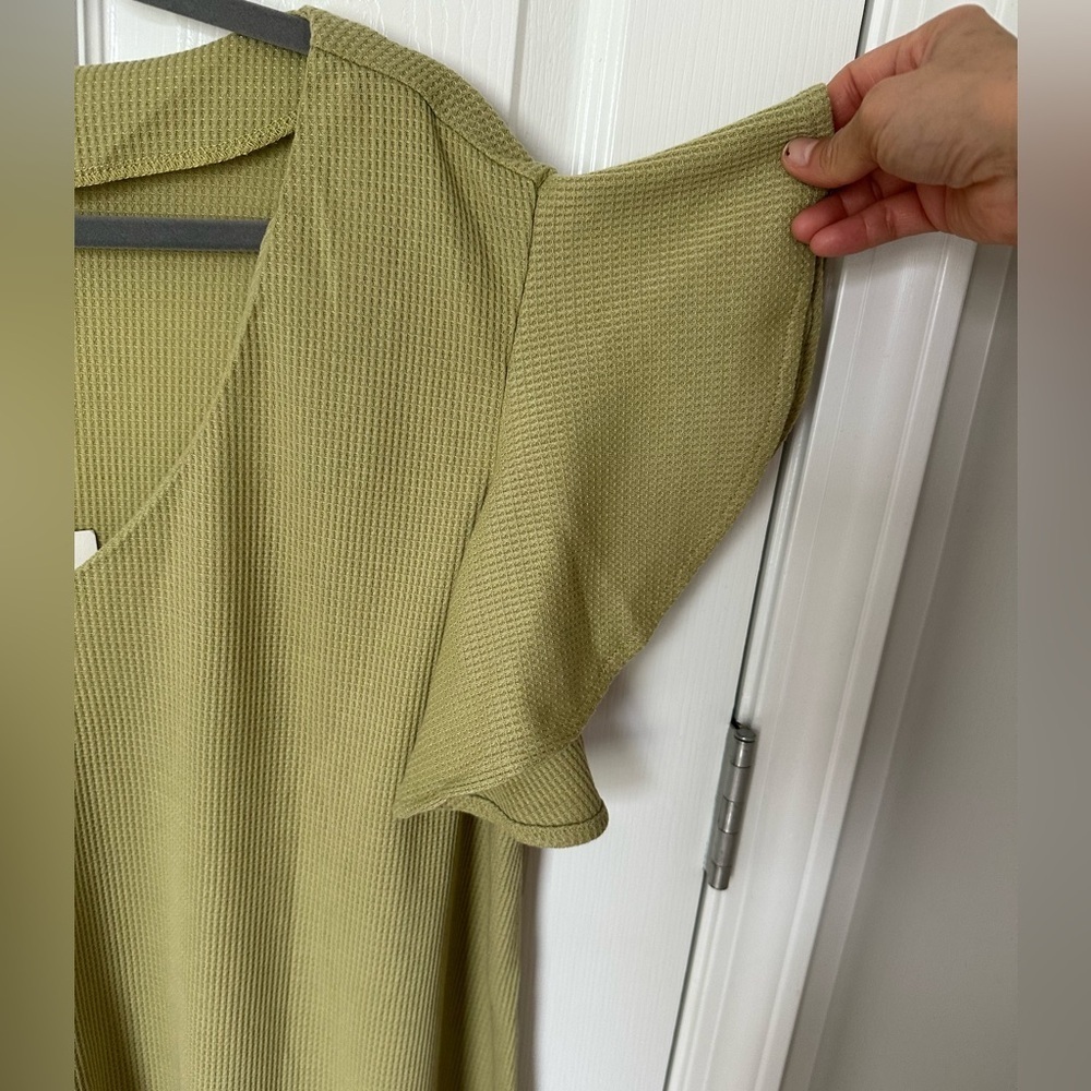 Green Flutter Sleeve Ruffled Blouse - Picture 7 of 9